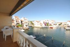 Apartamento en Empuriabrava - 321-Bonito apartamento con vistas a la marina cerca del centro y playa