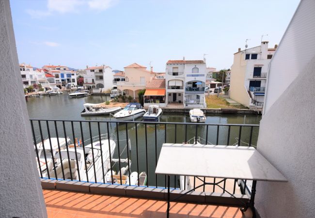 Apartamento en Empuriabrava - REF 408 Apartamento vistas canal