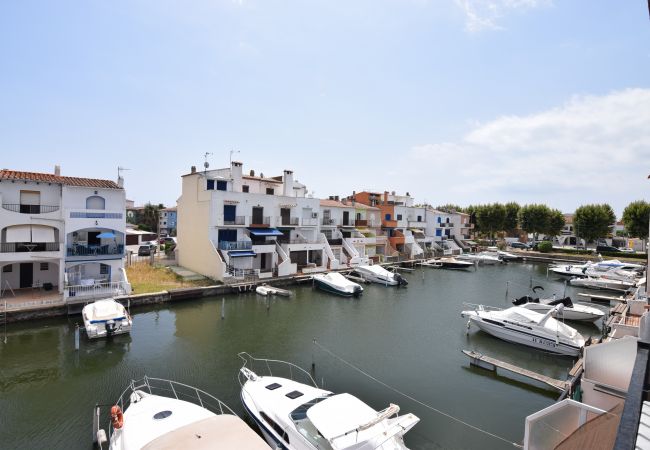 Apartamento en Empuriabrava - REF 408 Apartamento vistas canal