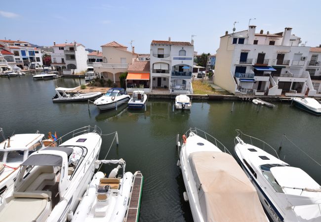 Apartamento en Empuriabrava - REF 408 Apartamento vistas canal