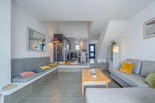 Ferienhaus in Empuriabrava - 195-Schönes Haus am Kanal mit privatem Anlegeplatz