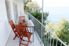 Ferienwohnung in Canyelles Almadraba (Aj. Roses) - 220-Schöne Wohnung, Meerblick, direkt am Strand
