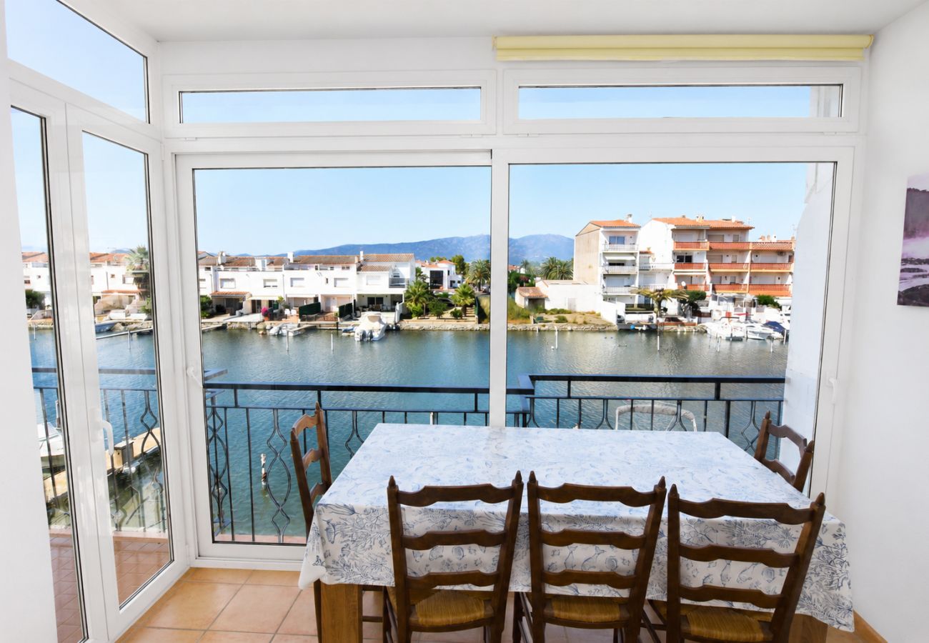 Ferienwohnung in Empuriabrava - 114-Schöne Wohnung am Kanal