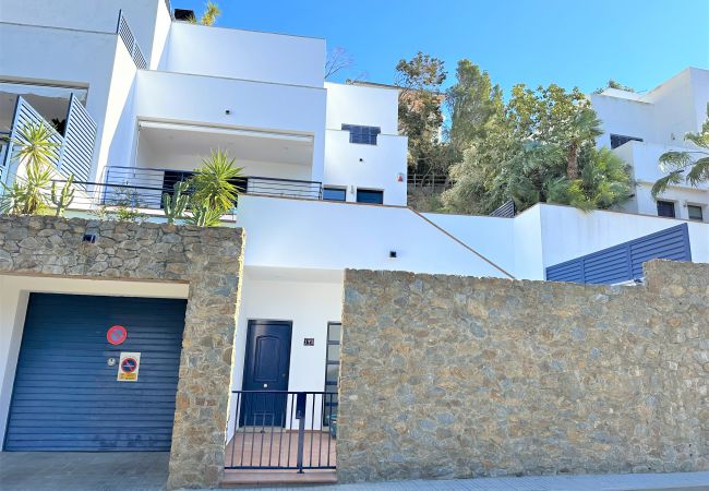 Ferienhaus in Canyelles Almadraba (Aj. Roses) - 160-Beautiful house with sea view and small pool for relax