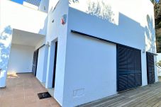 Ferienhaus in Canyelles Almadraba (Aj. Roses) - 160-Beautiful house with sea view and small pool for relax