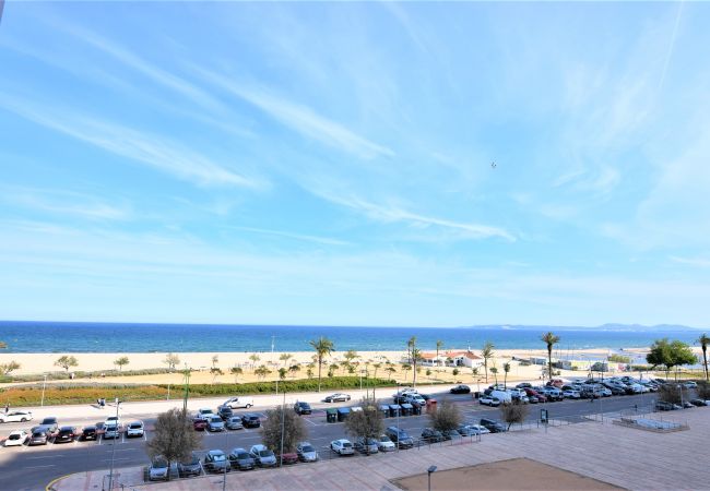 Ferienwohnung in Empuriabrava - 204-Luxuswohnung in Strandnähe mit Meerblick und Pool