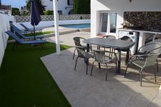 Ferienhaus in Empuriabrava - 381-Schönes modernes Haus mit privatem Pool