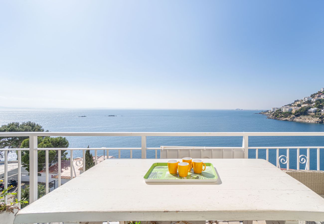 Ferienwohnung in Rosas / Roses - 189-Wohnung mit atemberaubendem Blick auf die Bucht von Roses Mit privatem Parkplatz