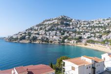 Ferienwohnung in Rosas / Roses - 189-Wohnung mit atemberaubendem Blick auf die Bucht von Roses Mit privatem Parkplatz