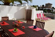 Ferienhaus in Empuriabrava - 306-Wunderschönes modernes Haus mit Pool und privatem Bootsanlegeplatz