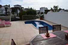 Ferienhaus in Empuriabrava - 306-Wunderschönes modernes Haus mit Pool und privatem Bootsanlegeplatz