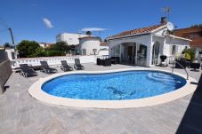 Ferienhaus in Empuriabrava - 386 – Schönes Haus mit Pool