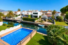 Ferienhaus in Empuriabrava - 399-Schönes Haus mit Pool, Bootsanlegeplatz  und WLAN