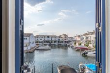 Ferienhaus in Empuriabrava - 405-Schönes Haus am Kanal mit  Anlegeplatz und Parkplatz
