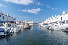 Ferienhaus in Empuriabrava - 405-Schönes Haus am Kanal mit  Anlegeplatz und Parkplatz