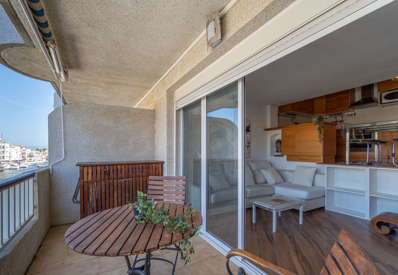 Ferienwohnung in Empuriabrava - 403-Schöne Wohnung mit Blick auf den Kanal 
