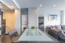Ferienwohnung in Rosas / Roses - 416-Apartment  in erster Meereslinie mit Parkplatz, Pool  und Aussicht 