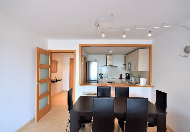 Apartment in Empuriabrava - Luxury apartment near the beach with sea view and pool-204 