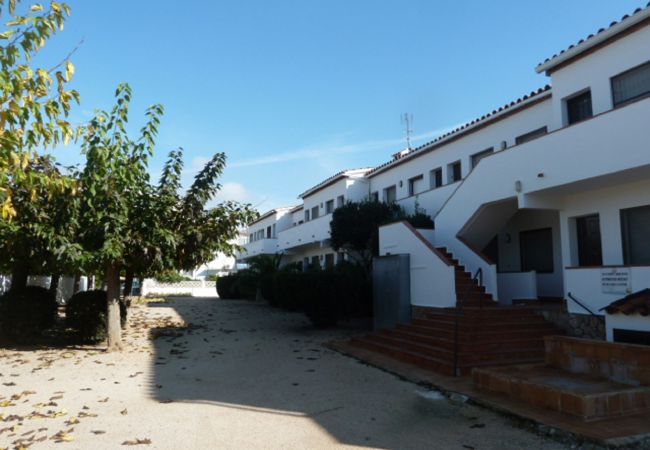 Apartment in Empuriabrava - Nice apartment in first line of the beach-285