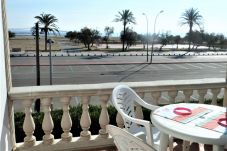 Apartment in Empuriabrava - 285-Nice apartment in first line of the beach