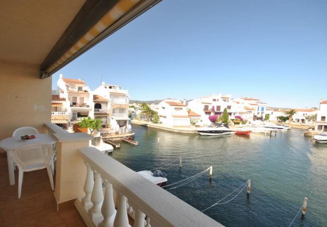 Apartment in Empuriabrava - Nice apartment with view on the marina and near of center and beach-321