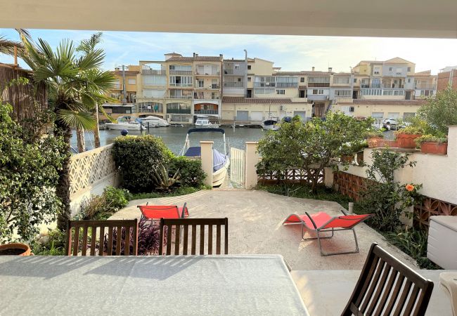 Apartment in Empuriabrava - Apartment with view on the marina and private parking place-081