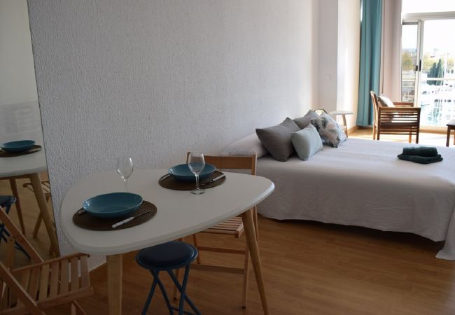 Studio in Empuriabrava - Largee studio with view canal and sea-358