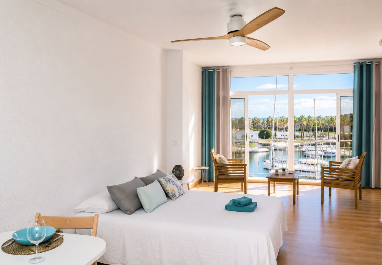 Studio in Empuriabrava - 358-Large studio with view canal and sea