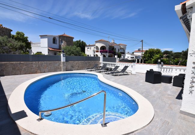 House in Empuriabrava - 386-Beautiful house with pool 