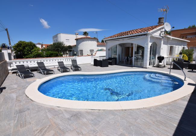 House in Empuriabrava - 386-Beautiful house with pool 