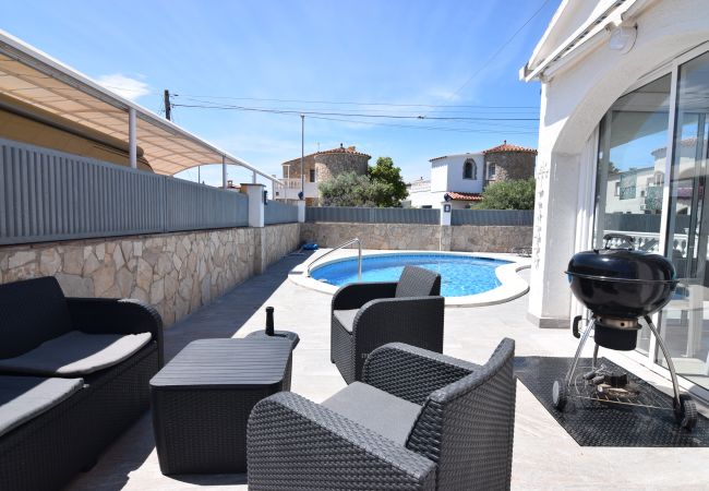 House in Empuriabrava - 386-Beautiful house with pool 