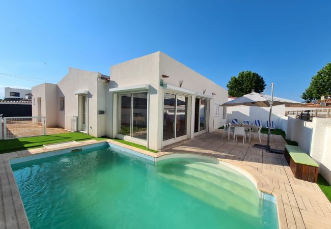 House in Empuriabrava - Very Up to date house of high standing for 6/8 persons with private pool wifi-389