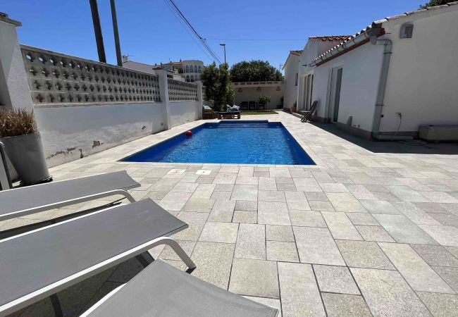 House in Empuriabrava - 398-Nice house with private pool 