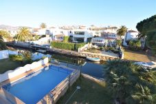 House in Empuriabrava - 399-Nice house with pool  mooring and wifi