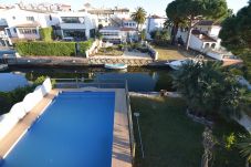 House in Empuriabrava - 399-Nice house with pool  mooring and wifi