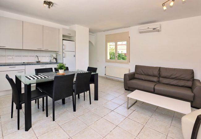 Apartment in Empuriabrava - 401-07 apartment 2 bedrooms pool