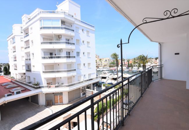 Apartment in Empuriabrava - 407-canal's view apartment