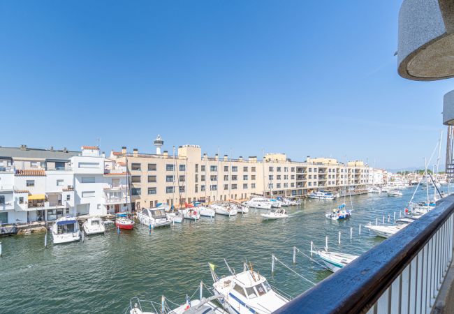 Apartment in Empuriabrava - 403-Beautiful flat with canal view 