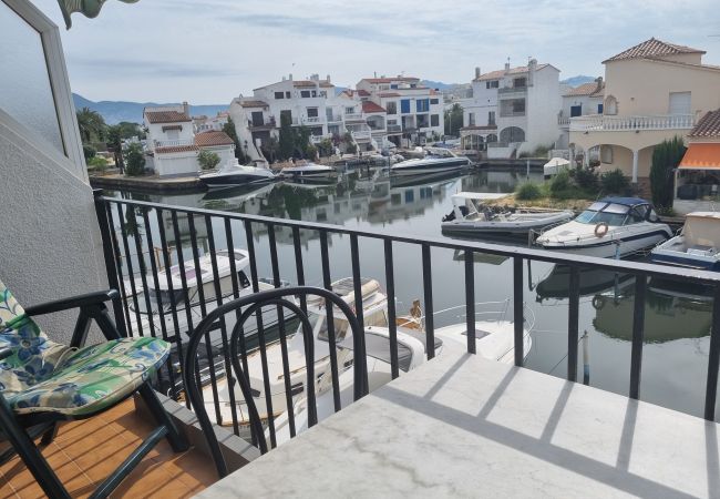 Apartment in Empuriabrava - 408- Apartment with canal's view