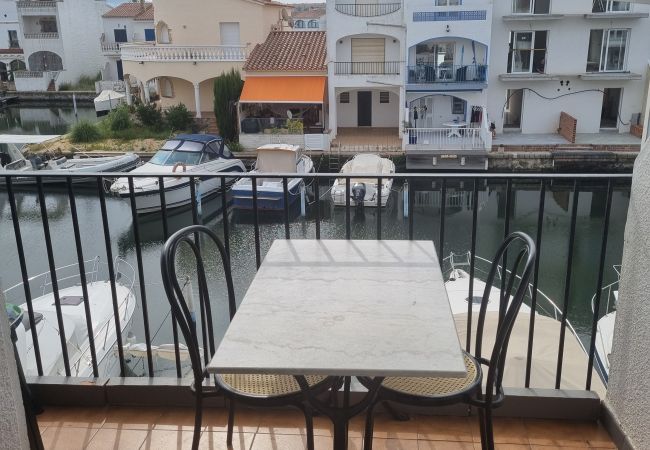 Apartment in Empuriabrava - 408- Apartment with canal's view