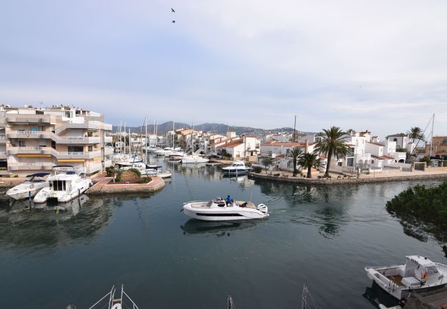  in Empuriabrava - ref 411 apartment with marina's view