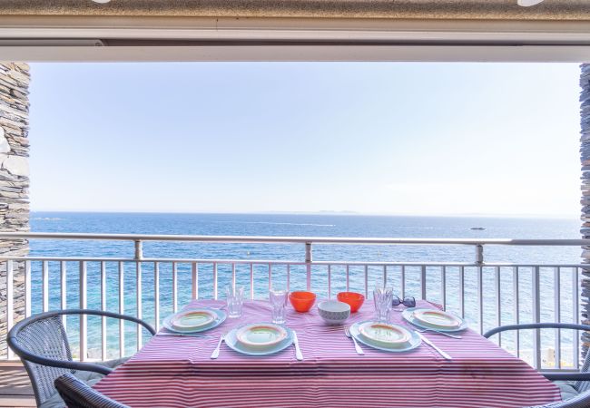 Apartment in Rosas / Roses - Apartment in first line of the sea with parking , pool and sea's view-416