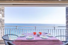 Apartment in Rosas / Roses - 416-Apartment in first line of the sea with parking , pool and sea's view