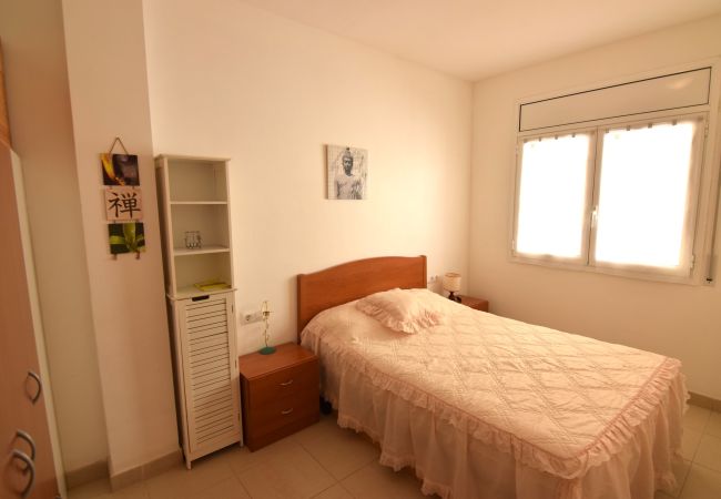 Apartment in Empuriabrava - Apartment with view on marina , pool and parking-224