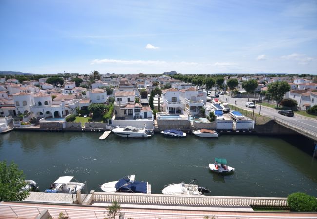 Apartment in Empuriabrava - Apartment with view on marina , pool and parking-224