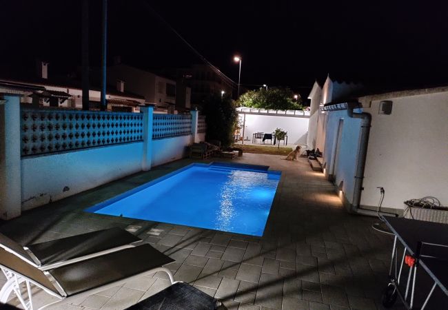 Maison à Empuriabrava - Jolie villa avec piscine privée 398