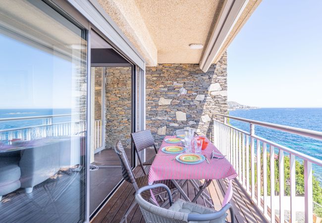 Appartement à Rosas / Roses - Appartement en première ligne de mer avec parking, piscine et vue mer-416